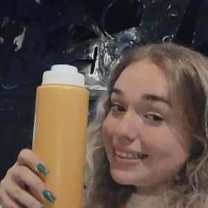 Meet your Posher, Caitlin